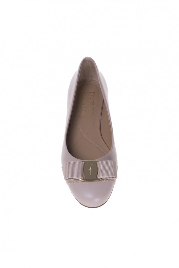 ferragamo varina new bisque